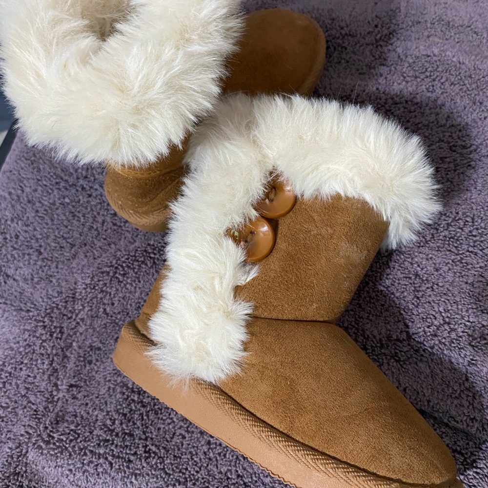 NWOT tags girls winter ugg style boots